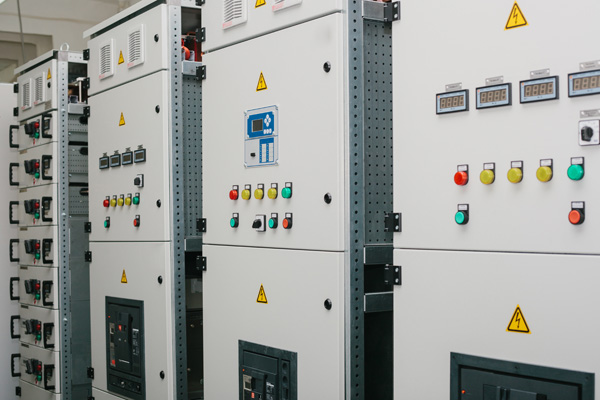 High-resistance grounding system enclosure